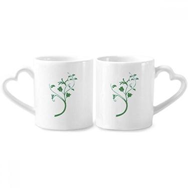 Imagem de Conjunto de canecas de porcelana para casal, flores e galhos de folhas verdes com alça de coração