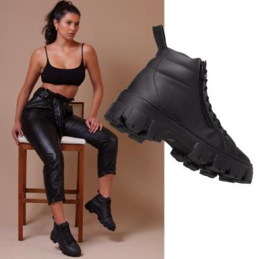 Imagem de Coturno Feminino Preto Com Sola Tratorada de Borracha. Bota Feminina d