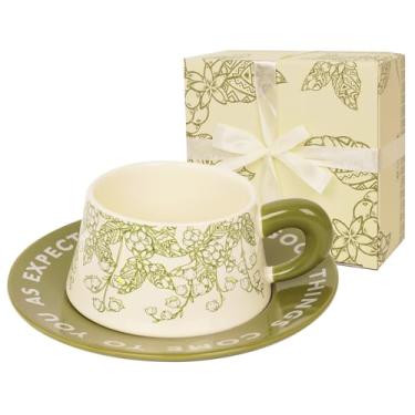 Imagem de JMCRATE Caneca de café de cerâmica com conjunto de pires, copo fofo criativo com porta-copos para escritório e casa, 200 ml para caixa de presente (lírio do vale-verde)