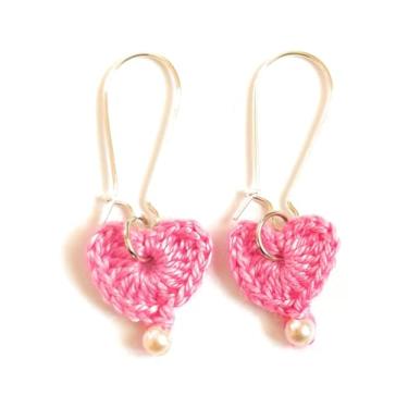 Imagem de Brincos de argola de crochê feitos à mão com pérola, banhado a prata, rosa