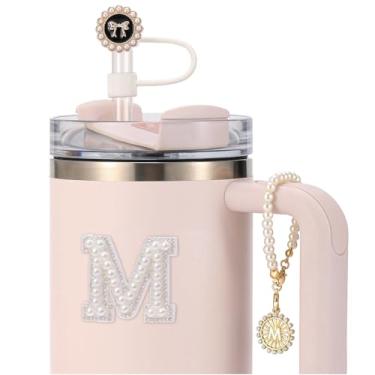 Imagem de 3 peças Stanley Cup Accessories - Capa de canudo para copo de 30 e 1,134 g Topo de palha de silicone de 10 mm, corrente de pingentes iniciais para decoração de alça e adesivo de letras - M