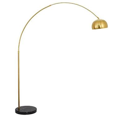 Imagem de Luminária de chão grande com cúpula metálica arqueada e base de mármore verdadeiro, ideal para salas de estar, quartos e escritórios.