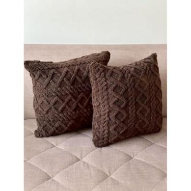 Imagem de Kit 2 Capas de Almofadas Felpudas Decorativas 45x45 para Sofá Cama Poltrona – Conforto Premium(MARROM)