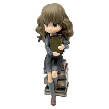 Imagem de Boneco Plastoy Harry Potter Hermione Pile Of Spell Books 3521320606231