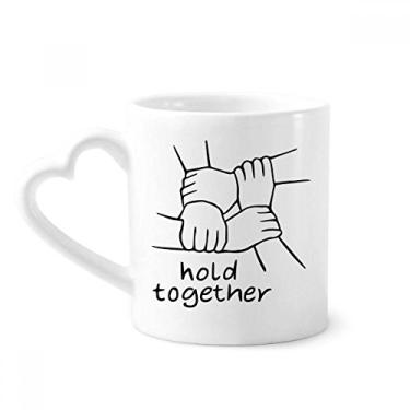 Imagem de Caneca com gestos personalizada Hold Together, copo de coração de vidro de cerâmica