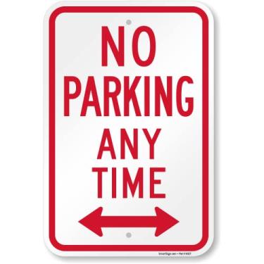 Imagem de SmartSign Placa de metal "No Parking Any Time" de 45,72 x 30,48 cm com seta bidirecional, composto de alumínio de 120 mm (ACM), material reflexivo de grau de engenheiro, vermelho e branco