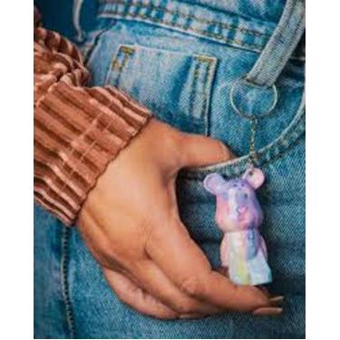 Imagem de Gloss Chaveiro Urso Teddy Tie Dye MiaMake  Lábios Macios e Cores Vibra