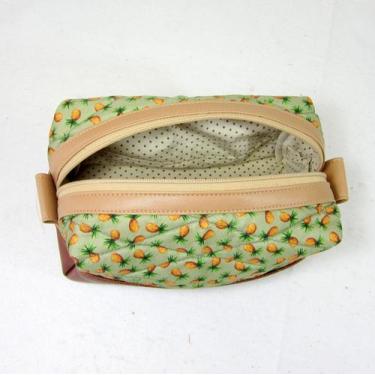 Imagem de Necessaire em tecido e material sintetico maria adna