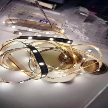 Imagem de Fita De Led Amarela 120 Lâmpadas 2 Metros Alimentada Por Bateria, Adequada Para As Quatro estações