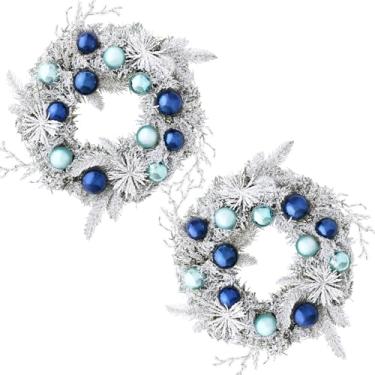 Imagem de Siyaluens Decorações de guirlanda de Natal – 2 peças de guirlandas de Natal de 45,7 cm para porta da frente com luzes, ramos artificiais de pinheiro nevado, recife de bola azul para janelas domésticas