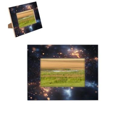 Imagem de hongjinglin Porta-retrato de 10 x 15 cm de madeira com lindo design de galáxia com tapete de parede e mesa para pendurar na parede para decoração de casa e amigos da família, ideias de presente de