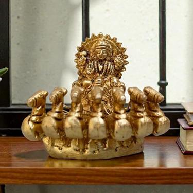 Imagem de craftslook Estátua de Surya Rath de latão feita à mão, 7,6 cm | Deus do Sol Surya Dev na carruagem dos sete cavalos | Ídolo hindu tradicional para quarto Puja, Mandir e decoração de casa | Estatueta