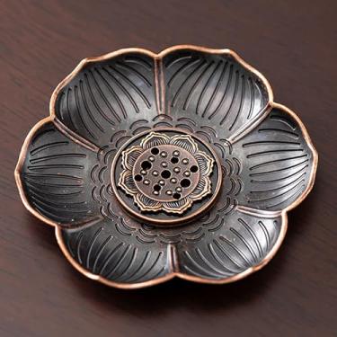 Imagem de Suporte de incenso de cápsula de lótus, queimador de 9 furos com apanhador de cinzas, bandeja de lótus com vários furos para aromaterapia, meditação, ioga e decoração de casa (prata)