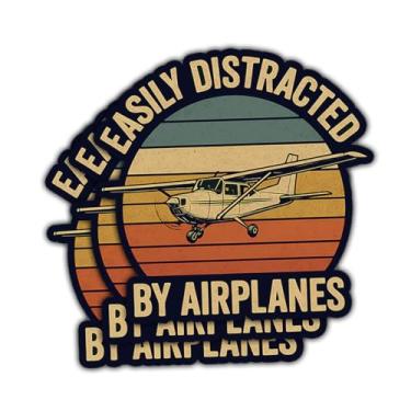 Imagem de Adesivo de vinil com 3 peças Easily Distracted by Airplanes – Decalque de vinil divertido retrô para amantes de aviões pequenos à prova d'água para laptop, garrafa de água, caderno, carro, copo