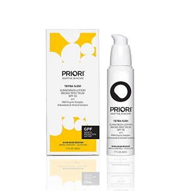 Imagem de Priori Skincare Tetra Protetor Solar Loção de amplo espectro SPF 55 Universal Skin Tint, protetor solar facial de óxido de zinco, proteção contra luz azul, antioxidante, acabamento fosco 50 ml