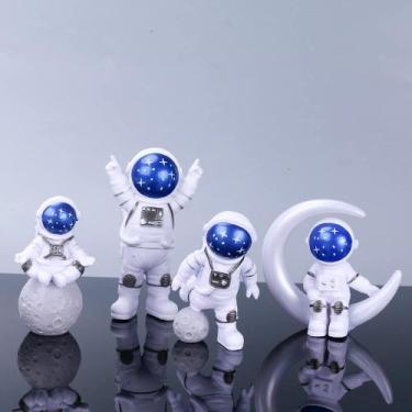 Imagem de Estatuetas de astronauta Cake Topper LUOZZY Outer Space, 4 unidades