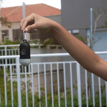 Imagem de Kit Cata Caca – Dispenser + 20 Saquinhos Biodegradáveis | Estampa [MODELO] | Cheirinho de Talco | Prático e Higiênico p/Passeio de Cães e Gatos (Preta)
