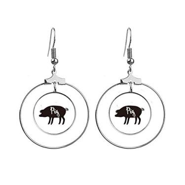Imagem de Brincos de porco em preto e branco com argola pendurada, joia circular