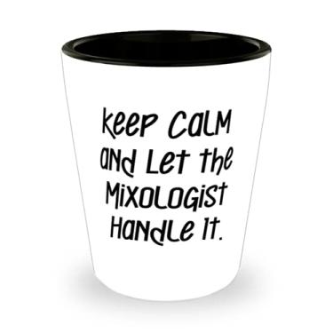 Imagem de Presentes Mixologistas motivacionais, Keep Calm and Let the Mixologist Handle It, Presentes divertidos de copos de Natal para colegas