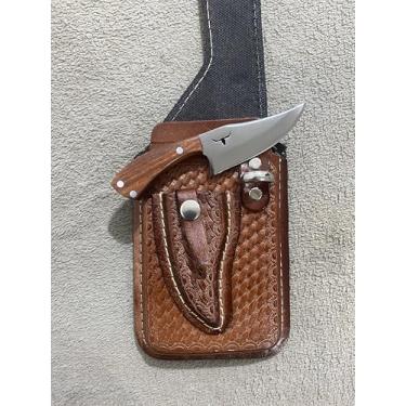 Imagem de Faca Artesanal Campeira Tatuzinha Skinner Muladeira Inox 7cm com Cabo Madeira ou Resina + Bainha Celular – Corte Preciso, Funcional para Uso Rural, Cozinha, Churrasco, Pesca, Caça, Defesa e Dia a Dia
