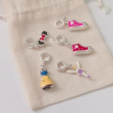 Imagem de Kit 5 Berloques Pingentes Tema Menina para pulseiras de berloques - Pu