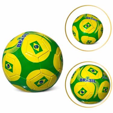 Imagem de Bola de Futebol Brasil com Bandeira Resistente e Durável Verde e Amarela para Campo STM Móveis