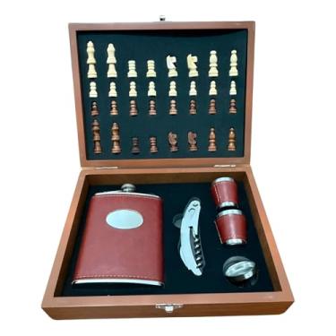 Imagem de Kit Xadrez com Cantil Premium, Maleta em Madeira e Couro Marrom, 32 Peças, 2 Copos, Funil e Abridor, 24x18.5x6.5cm, 236ml