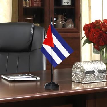 Imagem de Conjunto de bandeiras de mesa de luxo Cuba - Bandeira de mesa cubana miniatura de 15 x 10 cm com mastro sólido de 30 cm - Cor vívida e resistente ao desbotamento - Base preta e topo de lança
