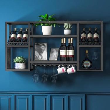 Imagem de Rack de vinho moderno de metal montado na parede, prateleiras de vinho flutuantes com cabide de taças, suporte de armazenamento de exibição de bebida de vinho industrial pendurado, suporte de garrafa
