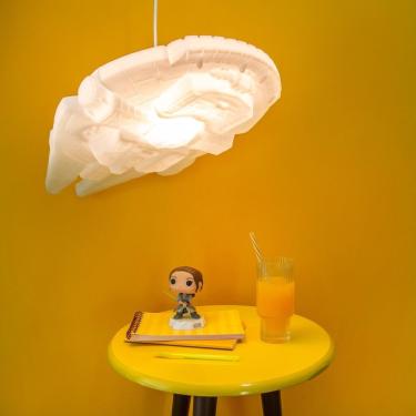 Imagem de Luminária Pendente Millennium Falcon Tpc Decorativa para Ambiente com Cabo 1,5M e Uso de Lâmpada LED Até 5W Branco