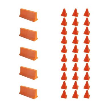 Imagem de Kit 05 Barreiras + 30 Cones para Carrinhos escala Hot Wheels