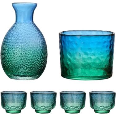 Imagem de JOEUQK Conjunto de saquê de vidro japonês, copo de saquê transparente moderno usado para festa em casa e ótimos presentes, 4 copos de saquê + 1 pote de saquê + 1 copo de recipiente para preservação de