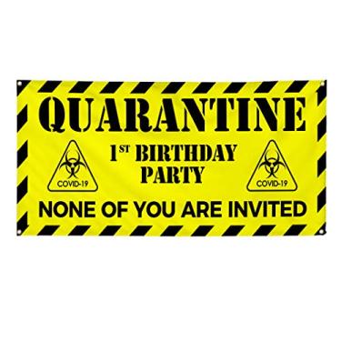 Imagem de Banner de vinil vários tamanhos 1ª quarentena festa de aniversário None of You are Invited Biohazard humor engraçado e novidade ao ar livre à prova de intempéries placas de quintal industrial 4 ilhós