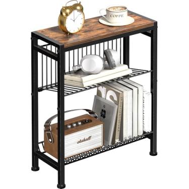 Imagem de Mesa lateral estreita para espaços pequenos, mesa de canto pequena de 3 camadas com suporte de revista, mesa de cabeceira fina com prateleira de arame, mesa de cabeceira skinny na sala de estar,