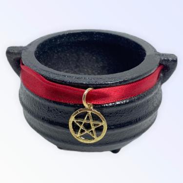 Imagem de Caldeirão tripé em ferro fundido com alça e sem tampa com pentagrama 1