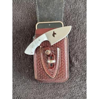 Imagem de Faca Campeira Skinner Muladeira Artesanal 15cm com Lâmina Inox 8cm, Cabo Madeira Muirapiranga ou Resina + Bainha para Celular – Versátil para Churrasco, Campo, Uso Rural e Dia a Dia (Branco)