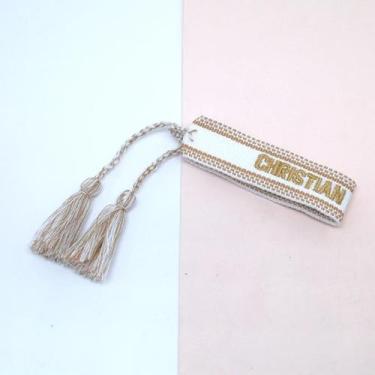 Imagem de Pulseira de Letras com Borla  Tecido Artesanal Ajustável Branco - A1