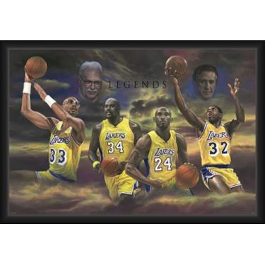 Imagem de BUY ART FOR LESS Pôster de arte emoldurado Laker Legends oficialmente licenciado - 61 x 91 cm - Moldura de madeira resistente com vidro plexi - Pronto para pendurar