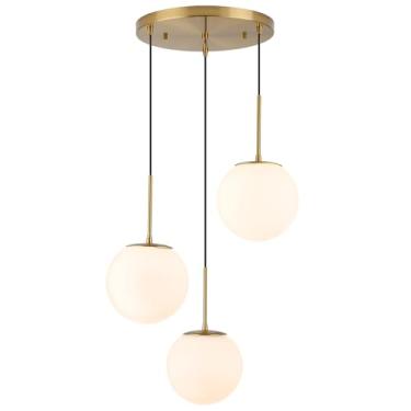 Imagem de FEAZAC Luzes pendentes de cluster de 3 luzes, lustre de aglomerado de globo moderno de meados do século com vidro de leite, iluminação pendente de latão dourado para ilha de cozinha, escada, sala de