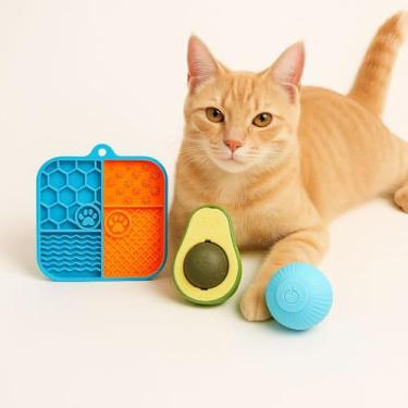 Imagem de Kit Brinquedo Interativo para Gatos 3 em 1 Tapete de Lamber com Ventosa + Bola Bolinha Recarregável USB + Lambedeira Abacate Catnip Natural Estímulo Mental, Antiestresse e Diversão Felina Premium