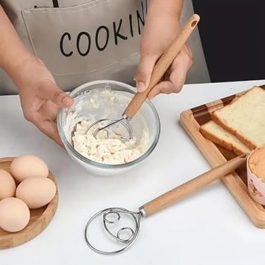 Imagem de Batedor de ovos e batedor de massa perfeito para assar, misturar massa e criar panquecas fofas - cabo de madeira, fios de aço inoxidável