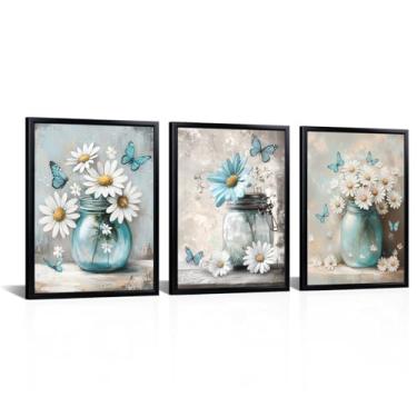 Imagem de Derkymo 3 peças de arte de parede de margarida emoldurada, flor branca e borboleta azul, decoração de parede rústica para sala de estar, quarto, banheiro, fácil de pendurar