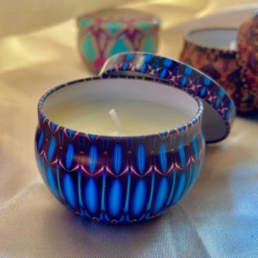 Imagem de Kit 2 Velas Aromáticas em Lata Estampada – Cera de Coco 70g Cada, Pavio de Algodão, Decoração e Bem-Estar (Bamboo e Flor de Cerejeira)