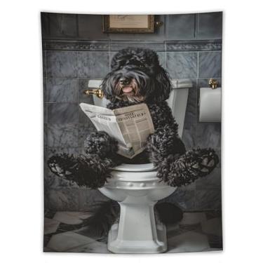 Imagem de Tapeçaria de jornal de leitura de poodle preto e branco cena de banheiro humorístico arte animal pendurar na parede decoração de casa caprichosa para banheiro, sala de estar, ambiente lúdico