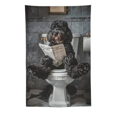 Imagem de Tapeçaria de jornal de leitura de poodle preto e branco cena de banheiro humorístico arte animal pendurar na parede decoração de casa caprichosa para banheiro, sala de estar, ambiente lúdico