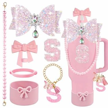 Imagem de Conjunto de 7 peças de acessórios de berloques de letra do dia dos namorados para Stanley Cup, top de palha de laço rosa, bota de silicone, alça de alça, chaveiro de pérola, alça de alça de pérola