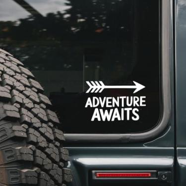 Imagem de Decalque Adventure Awaits Arrow Car - Adesivo de vinil inspirador para todos os tipos de veículos, incluindo carros, caminhões, vans e SUVs - Tema de aventura de viagem para janela traseira ou