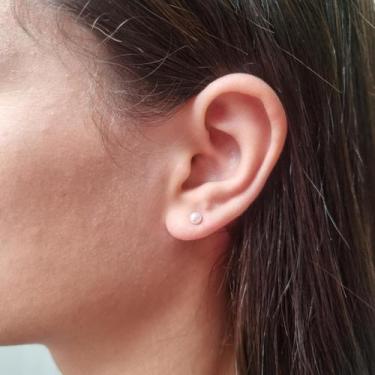 Imagem de Brinco Bolinha Pérola G delicada  - Holy