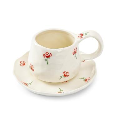 Imagem de Koythin Conjunto de canecas de café de cerâmica com pires, 250 ml / 226.8 g Caneca de café floral fofa irregular, copos de coquete para cappuccino, cacau (rosa francesa)