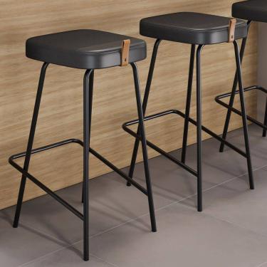 Imagem de Kit 02 Banquetas Médias Para Cozinha Vik Estofada Couríssimo Preto - Abmaza